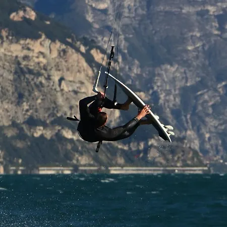 Baia 3* 布雷佐内加尔达